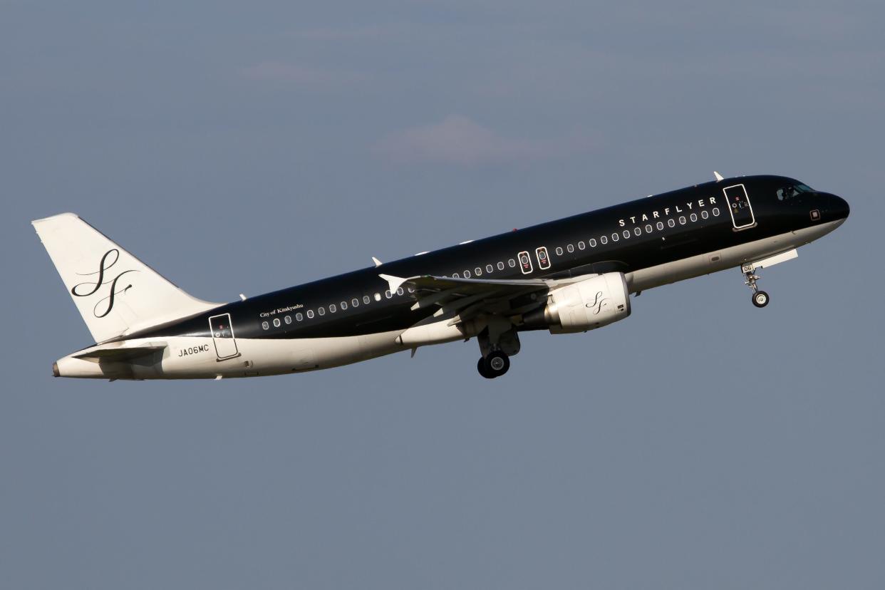 Star Flyer Airbus 320 taking-off from Tokyo Haneda airport