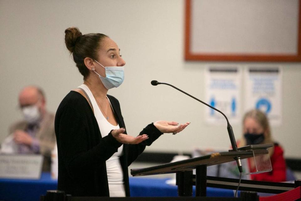 Jenna Hague, of Sunrise, a parent of Broward students, speaks against Broward School’s mask mandate during a meeting of the Broward County School Board October 26, 2021. During the special meeting, the board voted to keep the current mask mandate in place for elementary and middle school students but to relax the policy for high school students, beginning Monday, Nov. 1.