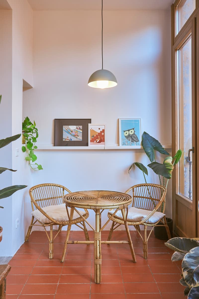 Dining area in Barcelona apartment after renovation.