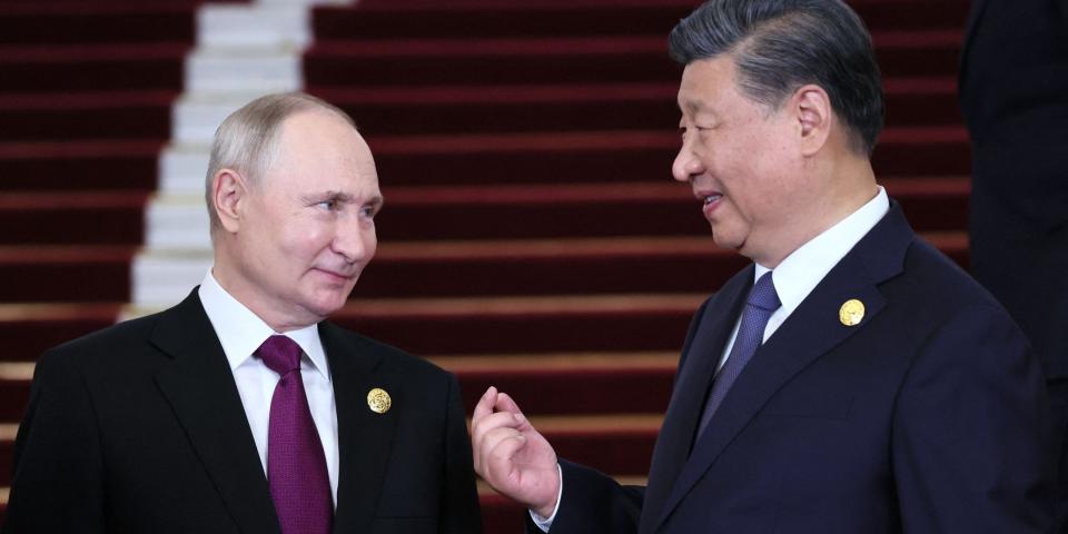 Der russische Präsident Wladimir Putin und der chinesische Staatschef Xi Jinping während einer Begrüßungszeremonie auf dem dritten Belt and Road Forum in Peking am 17. Oktober 2023. - Copyright: Sergei Savostyanov/Pool/AFP/Getty Images