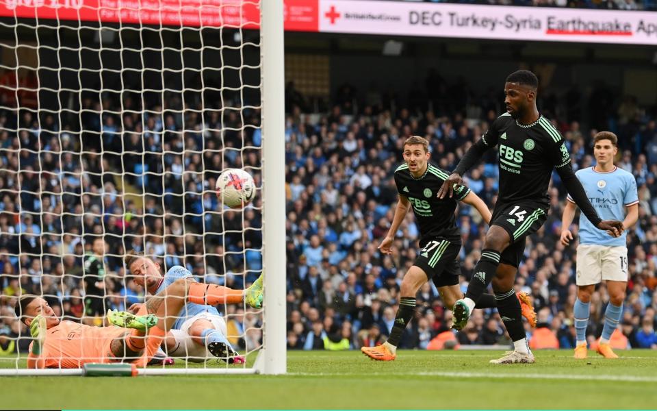 Kelechi Iheanacho of Leicester City scores the team's first goal during the Premier League match between Manchester City and Leicester City - Getty Images/Michael Regan