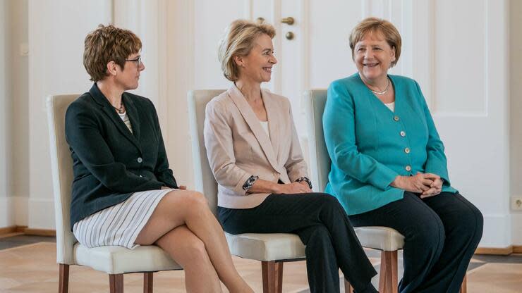 Deutsche Spitzenpolitikerinnen (v.l.): Annegret Kramp-Karrenbauer, Ursula von der Leyen und Angela Merkel. Foto: dpa