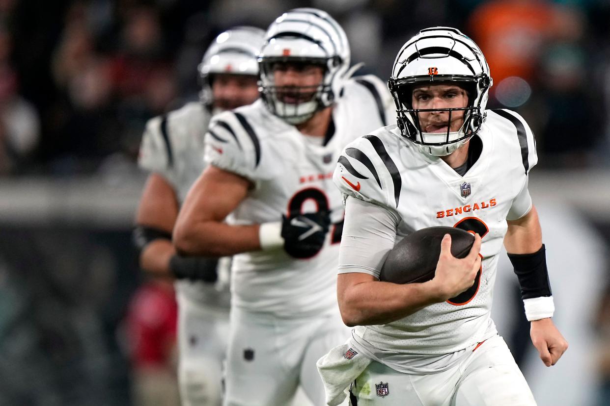 Cincinnati Bengals quarterback Jake Browning (6) carries the ball for a first down in the fourth quarter of a Week 13 NFL football game against Jacksonville Jaguars, Monday, Dec. 4, 2023, at EverBank Stadium in Jacksonsville, Fla.