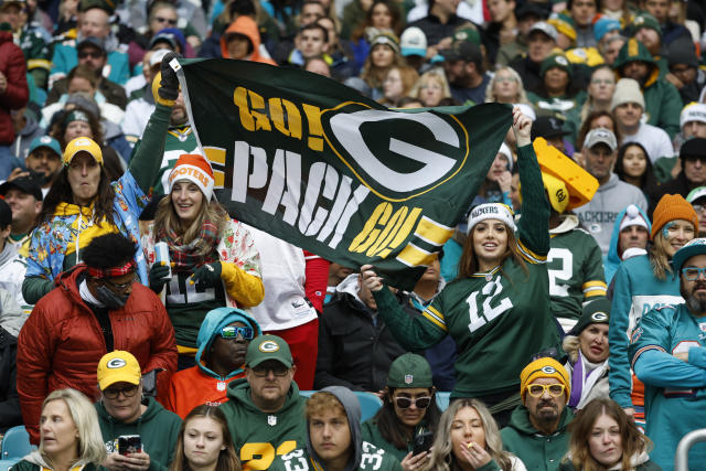 Playoff hopes for Packers, Dolphins on diverging paths