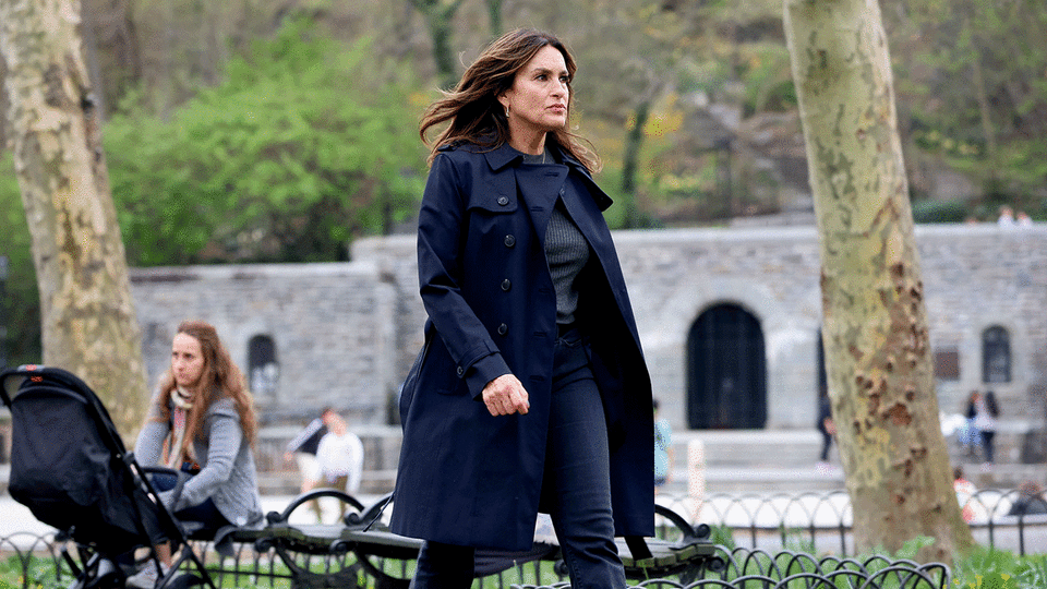 Mariska Hargitay filming "Law & Order: SVU"