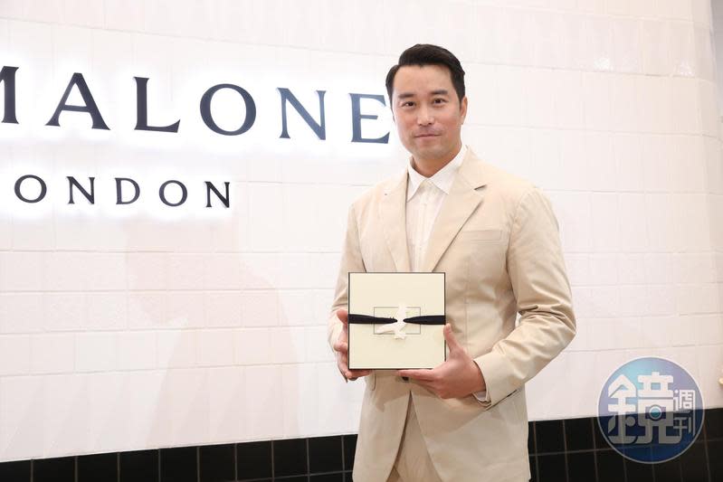 張孝全準備Jo Malone London客製化封蠟章禮盒要送給母親。