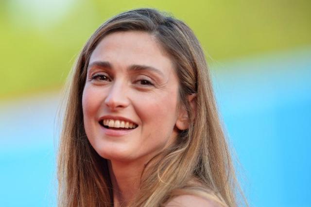 Julie Gayet wins privacy case against French glossy Closer