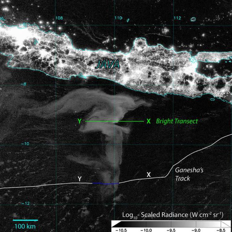 Imagen satelital del mar lechoso de Java el 2 de agosto de 2019 con el trayecto del Ganesha marcado