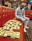 <p>Geld hat der US-amerikanische Ex-Profi-Boxer Floyd Mayweather mehr als genug. Und zu diesem Bild informiert er seine Follower auf Instagram: „Ich poste Fotos wie dieses, um meine Hater zu motivieren, Geld zu verdienen.“ (Bild: Instagram/floydmayweather) </p>