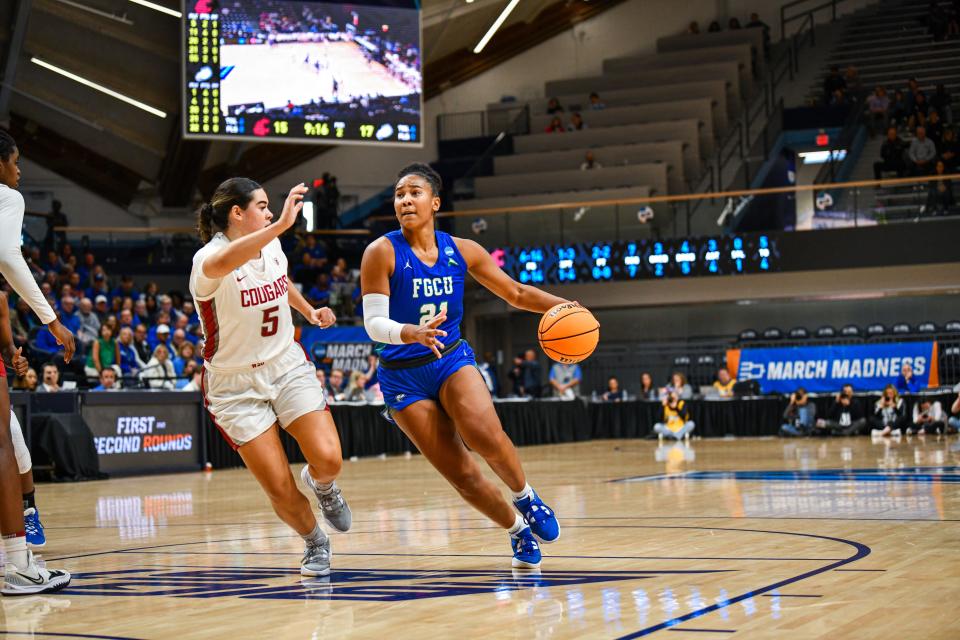 FGCU's Kierra Adams drives to the hoop against Washington State in a first round 2023 NCAA Women's Basketball Tournament game on Saturday, March 18 in Villanova, Pa.