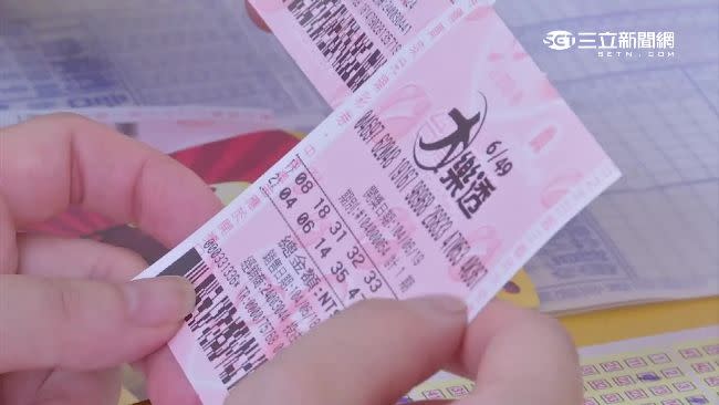 大樂透頭獎3.4億元，今（28）日於高雄市金雞彩券行開出。