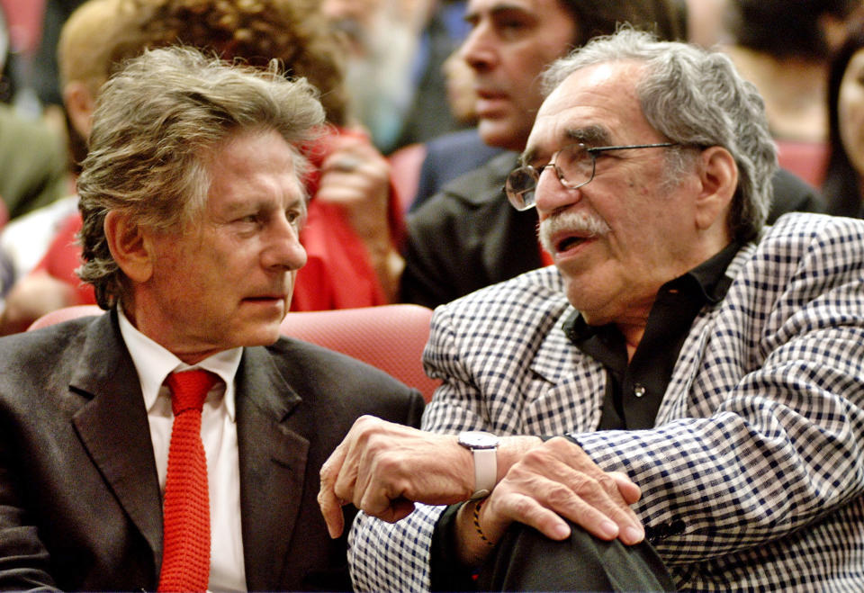 Gabriel García Márquez y el director de cine Roman Polanski (izq.) conversan durante la ceremonia de clausura del Festival Internacional de Cine de La Habana el 13 de diciembre del 2002. García Márquez murió el jueves 17 de abril de 2014 en su casa en la Ciudad de México. (Foto AP/str/Archivo)