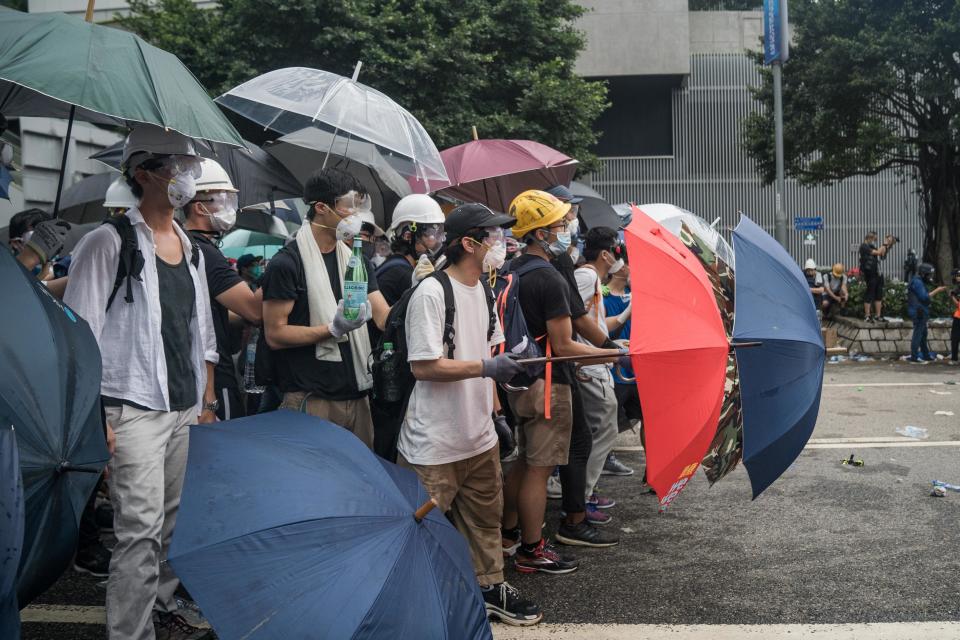 HONG KONG, CHINA - 2019/06/12: A group of protester seen using umbrellas to defend themselves from the pepper spray and tear has from the police.
Thousands of protesters occupied the roads near the Legislative Council Complex in Hong Kong to demand to government to withdraw extradition bill. The Hong Kong government has refused to withdraw or delay putting forward the bill after tens of thousands of people marched against it on Sunday. (Photo by Geovien So/SOPA Images/LightRocket via Getty Images)