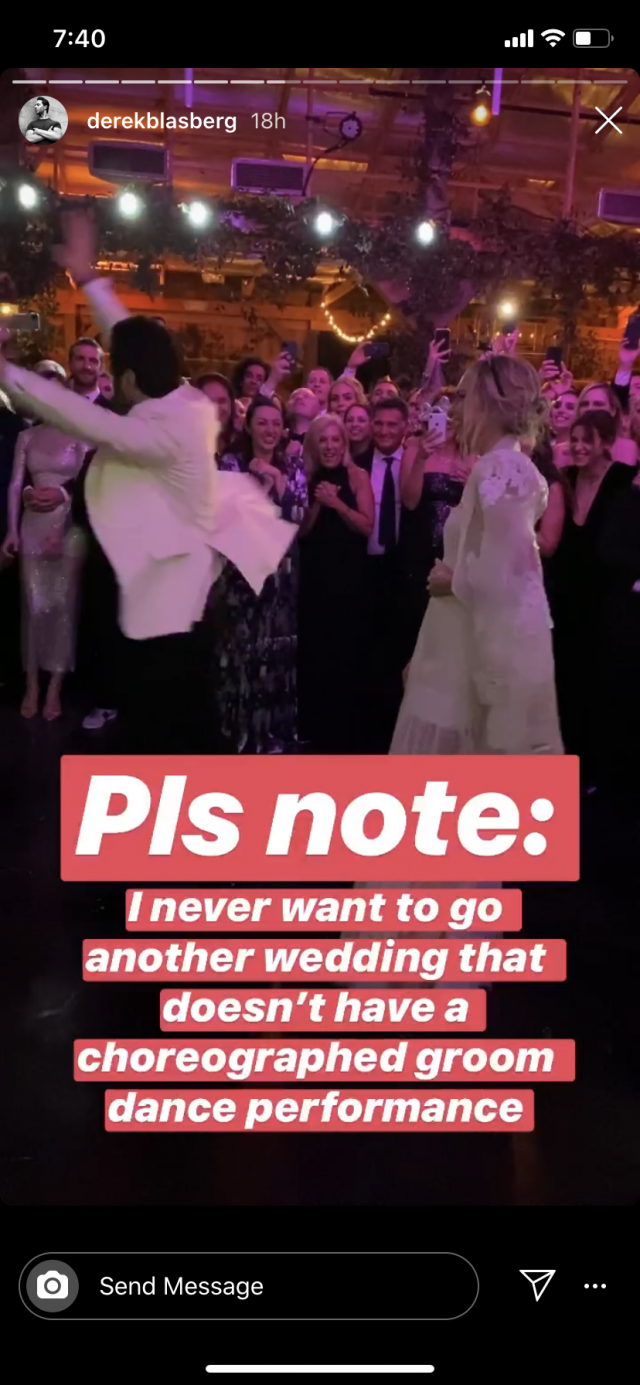 The groom surprised his bride with a flash mob!