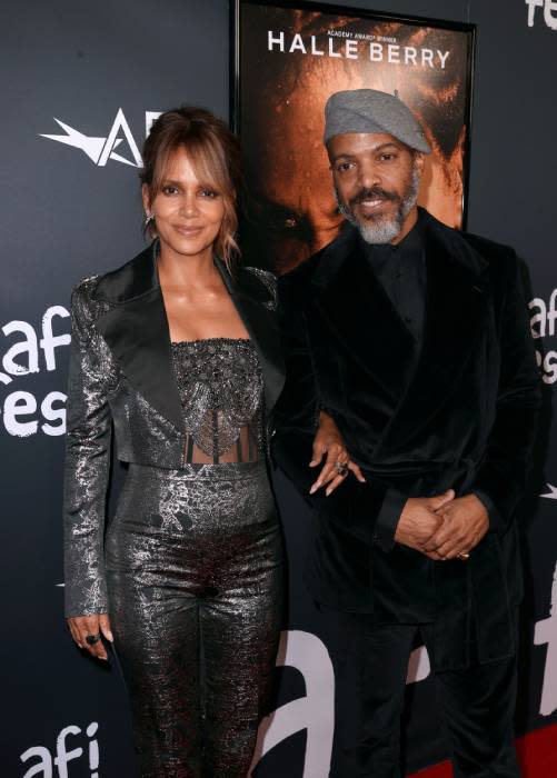 halle-berry-wedding-photo-van-hunt