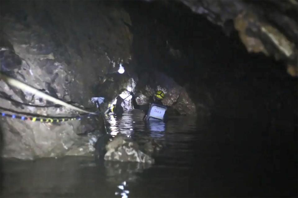 A rescue diver enters the Thai cave during the rescue operation (AFP/Getty Images)