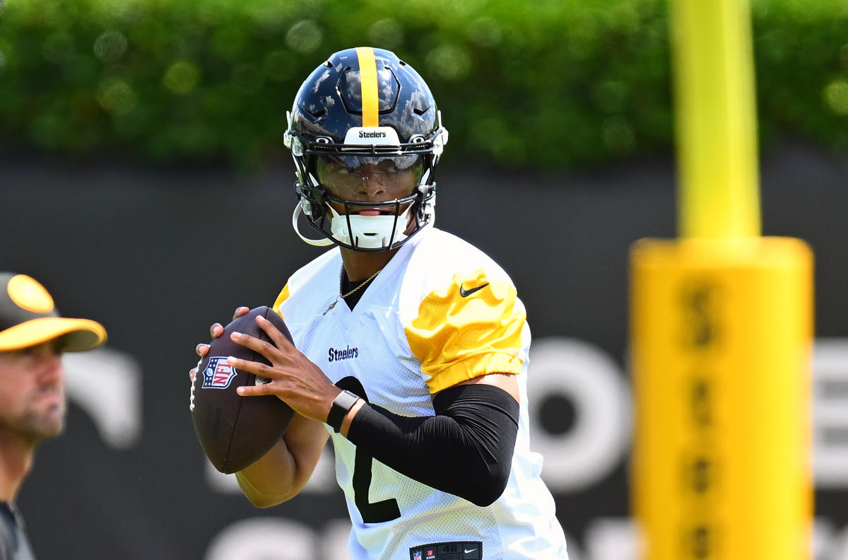 Justin Fields admits Steelers coaching is better than Bears: ‘It’s not close’