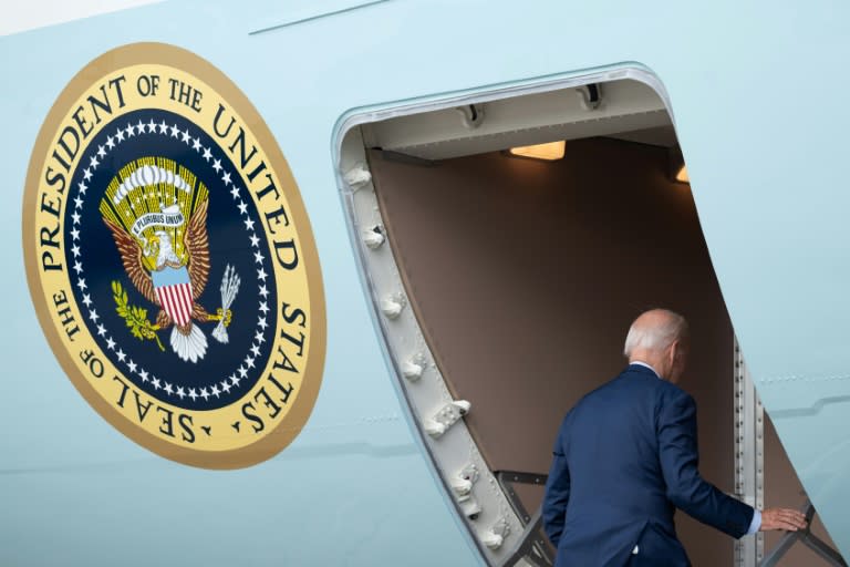 US-Präsident Joe Biden ist nach Indien aufgebrochen, wo am Wochenende der G20-Gipfel stattfindet. Bidens Regierungsflugzeug, die Air Force One, startete am Donnerstag in der Nähe von Washington und soll am Freitag in Indien landen. (SAUL LOEB)