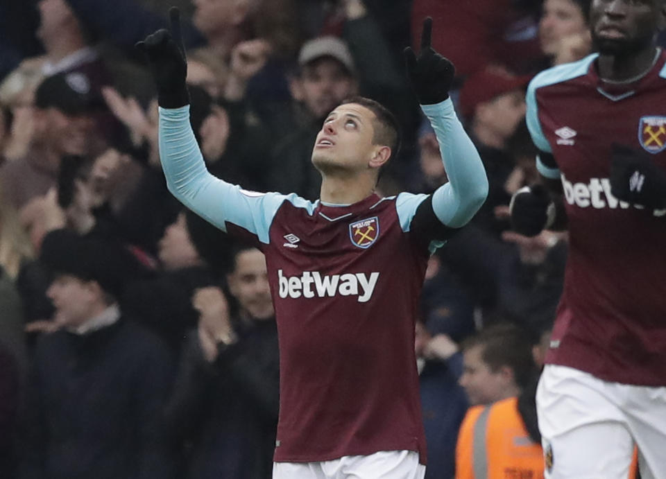 Javier Hernandez extended his great scoring record against Chelsea to get West Ham a 1-1 draw.