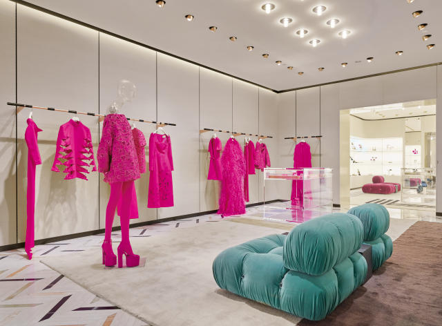 madras enkemand Uovertruffen EXCLUSIVE: Valentino Unveils New Store Concept