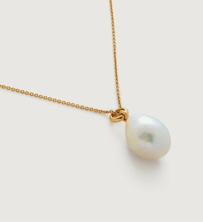 1) Nura Pearl Necklace