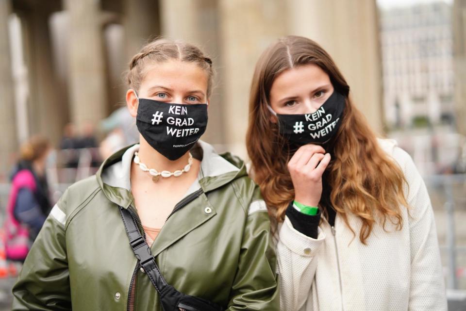 Die Klimaschutzaktivistinnen Leonie Bremer (links) und Luisa Neubauer. (Credit: Markus Hureck)