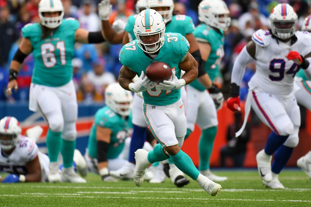 Miami Dolphins predictions How are NFL experts picking Week 9 game vs