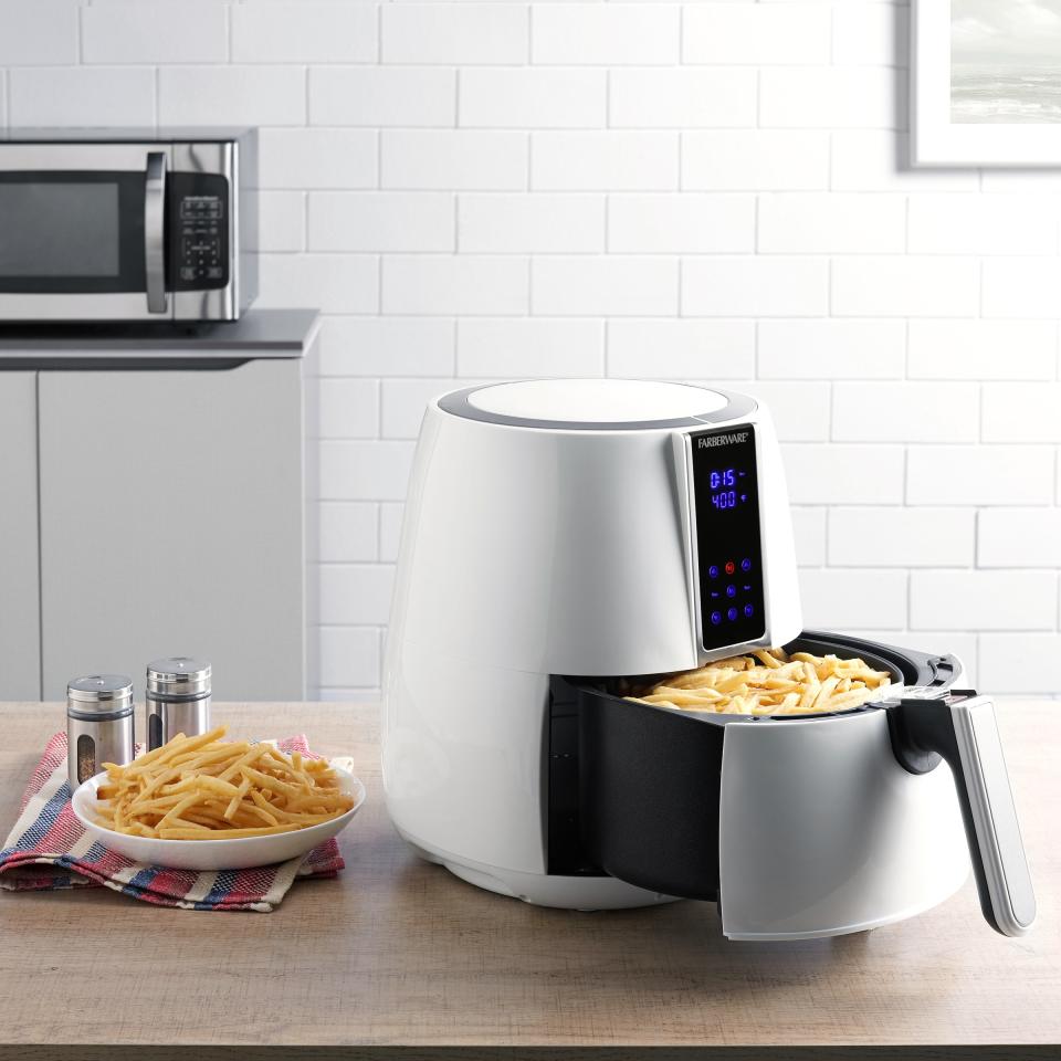 The Farberware 3.2 Quart Digital Air Fryer makes it a joy to cook for family and friends. (Photo: Walmart)