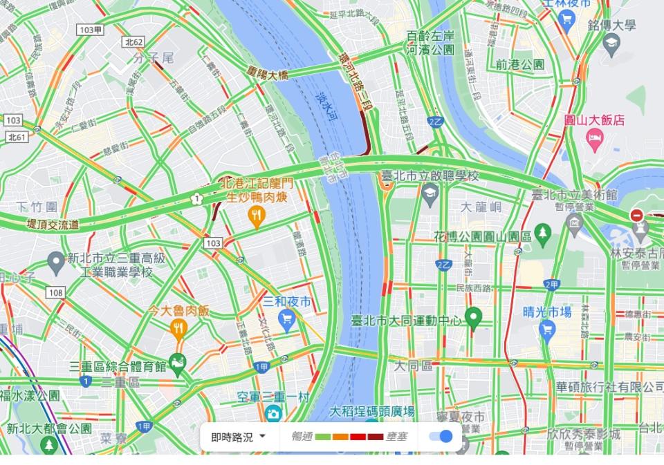 Google Map即時路況，顯示北部多處接近高速公路匣道路段出現壅塞狀況。   圖：翻攝Google Ma