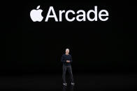 En el Keynote 2019 la compañía de la manzana también ha presentado su servicio de suscripción de juegos, el Apple Arcade, que se lanzará el próximo 19 de septiembre y que solo funcionará con iOS 13. Costará 4,99 euros al mes y permitirá descargar todos los títulos incluidos en el catálogo (debutará con más de 100 exclusivos), aunque este irá variando. (Foto: Stephen Lam / Reuters).