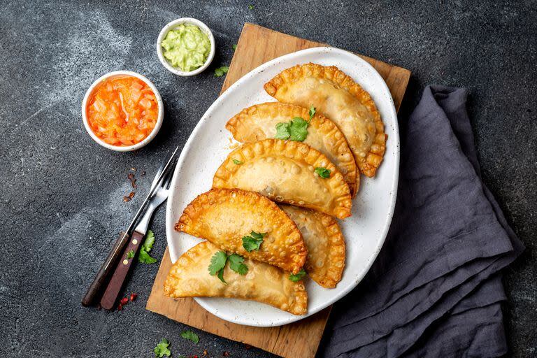 Fritas, al horno tradicional o al de barro: en todos sus formatos, las empanadas son un clásico argentino. Lugares donde probar versiones infalibles de la mano de Club LA NACION.