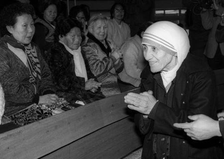 Mother Teresa is welcomed by aged women lepers on arriving at St. Lazarus Leprosy Village's church in Shinhung, Korea on January 27, 1985. REUTERS/Tony Chung