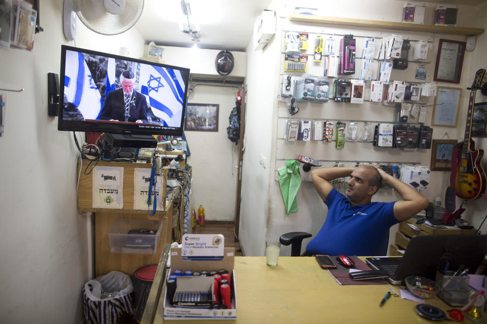 <p>An Israeli man watches on television the funeral of former Israeli President Shimon Peres in a shop on September 30, 2016 in Jerusalem, Israel. (Lior Mizrahi/Getty Images) </p>