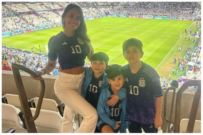 La selección argentina pasó a semifinales y Antonela Roccuzzo lo celebró con una serie de divertidas fotos familiares