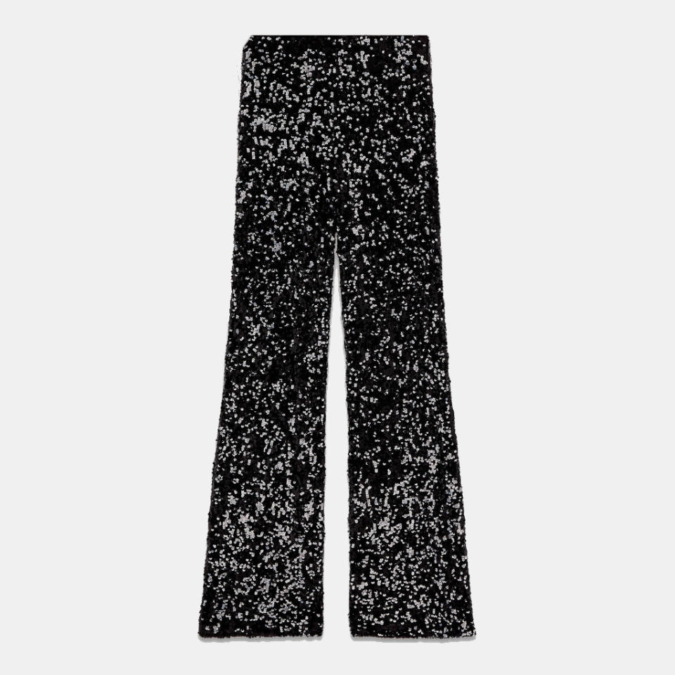 <p>Prix : 115 €</p><br><a href="https://www.fromfuture.com/products/pantalon-flare-a-sequins-h23-femme-noir?utm_source=google&utm_medium=cpc&utm_campaign=17543903278&utm_content=&utm_term=&gadid=&gad_source=1&gclid=Cj0KCQiA7OqrBhD9ARIsAK3UXh06vMXNUwJUrqK2ukwTkDzw-2gSyvSG5mnGP3nPphCbat7br1NzTMoaAlBTEALw_wcB" rel="nofollow noopener" target="_blank" data-ylk="slk:Acheter;elm:context_link;itc:0;sec:content-canvas" class="link ">Acheter</a>