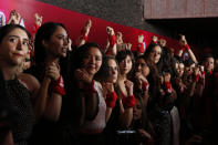 Actrices mexicanas protestan contra la violencia y por la igualdad de género con el lema "Ya es hora" en la alfombra roja de los Premios Ariel, en su 61ra edición, el lunes 24 de junio del 2019 en la Cineteca Nacional, en la Ciudad de México. (AP Foto/Ginnette Riquelme)