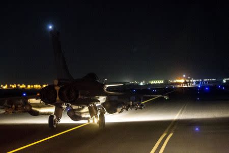 A French fighter jet taxis along the runway in an undisclosed location, in this handout picture released by the ECPAD late November 15, 2015. REUTERS/ECPAD-French Defence Ministry/Handout via Reuters