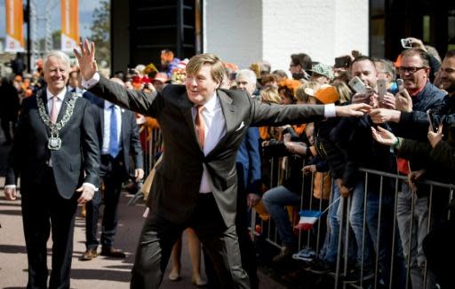 Thousands of revellers celebrate Dutch king's 50th birthday