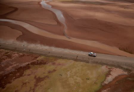 Dakar Rally - 2017 Paraguay-Bolivia-Argentina Dakar rally - 39th Dakar Edition - Fifth stage from Tupiza to Oruro, Bolivia 06/01/17. Stephane Peterhansel of France drives his Peugeot with his copilot Jean Paul Ottret. REUTERS/Ricardo Moraes