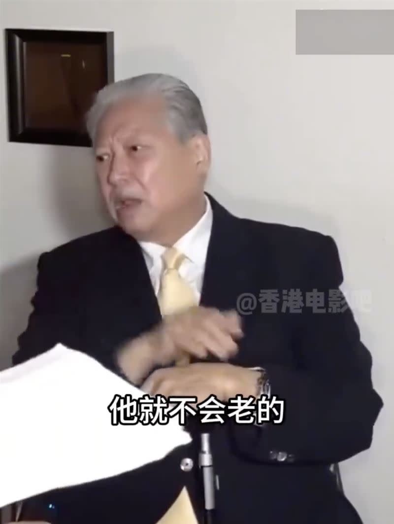 洪金寶對於酸成龍老的人，稱「說那些話的人，他就不會老，因為他沒機會老」。（圖／翻攝自微博）