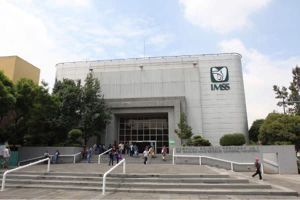 IMSS cesa a funcionarios y denuncia a empresa por muerte de niña