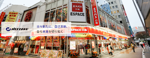 柏青哥店「ESPACE」受到疫情影響停業近2個月，員工也因此被減薪。（翻攝日拓集團官網）