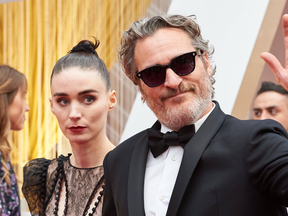 Joaquin Phoenix und Rooney Mara haben bereits ein Kind zusammen. (Bild: imago images/ZUMA Wire/AMPAS)