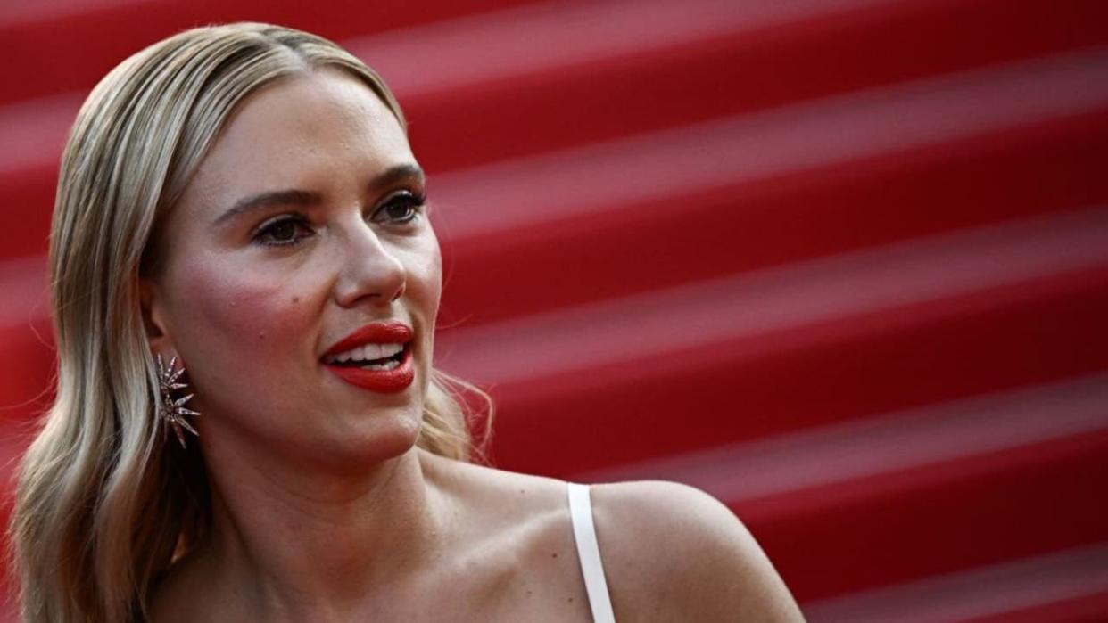 <div>US actress Scarlett Johansson arrive for the screening of the film "Asteroid City" during the 76th edition of the Cannes Film Festival in Cannes, southern France, on May 23, 2023. (Photo by LOIC VENANCE / AFP) (Photo by LOIC VENANCE/AFP via Getty Images)</div>