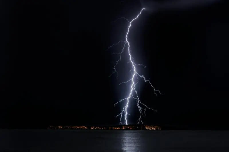 ▲專家呼籲，遇到雷雨氣候時應做好預防措施，特別要遠離海灘、有大量水源的空曠地帶。（示意圖／Pexels）