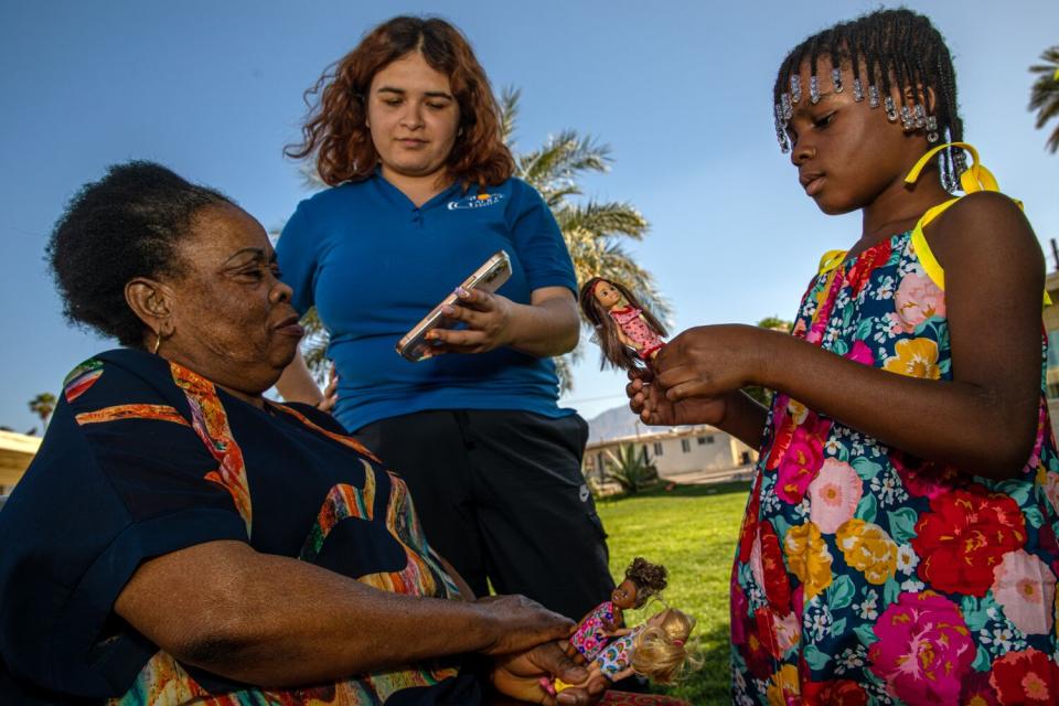 An intake supervisor uses a translator app to communicate with Angolan asylum seekers.