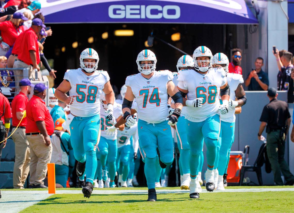 Miami Dolphins players Connor Williams (58) Liam Eichenberg (74) and Robert Hunt (68) take the field before the start of an NFL football game against the Baltimore Ravens at M&T Bank Stadium on Sunday, September 18, 2022 in Baltimore, MD. David Santiago/dsantiago@miamiherald.com