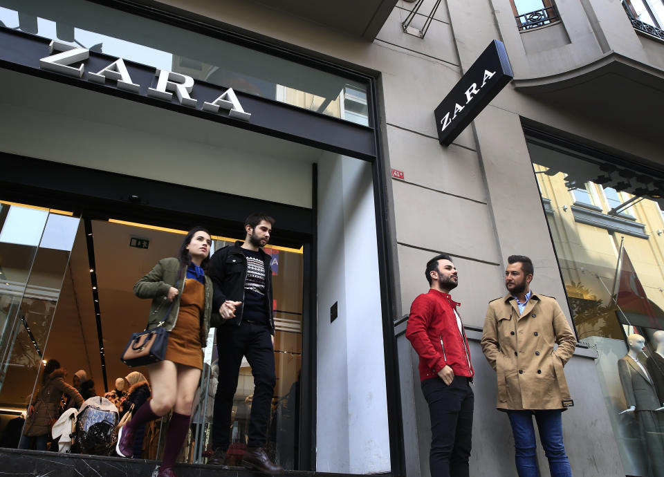 Tienda de Zara en Estambul, Turquía. neighbourhood. (AP Photo/Lefteris Pitarakis, File)