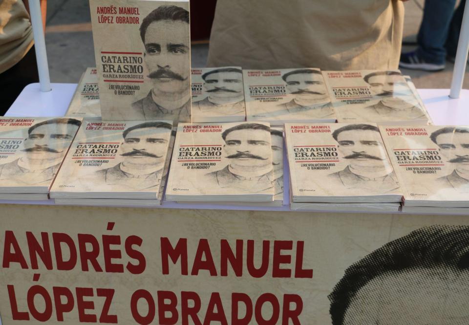 En marzo de 2016, Andrés Manuel López Obrador, actual presidente de México, presentó en el Monumento a la Revolución su nuevo libro 