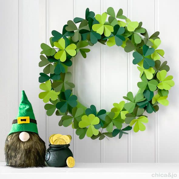 paper shamrock wreath with shamrocks in different shades of green